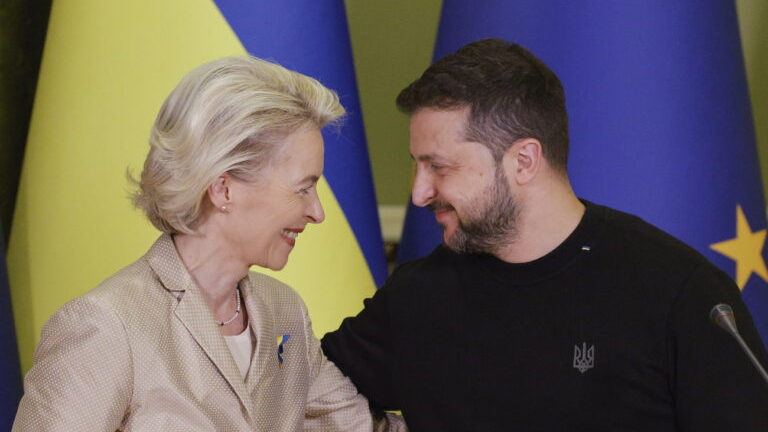 Am Hofe Zu Br Ssel Eu Chefin Von Der Leyen Stellt Der Ukraine Einen