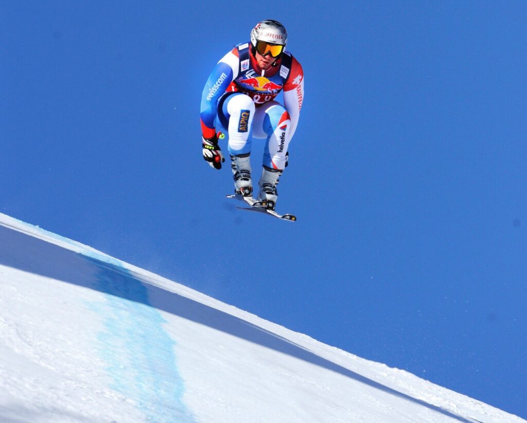 Marco Odermatt stellt sich in Kitzbühel der brutalsten Herausforderung im Skisport. Hier kann er endgültig zum Superstar werden. Doch die Absturzgefahr ist nicht zu unterschätzen