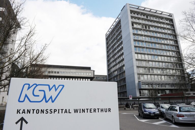 Das Kantonsspital Winterthur KSW, aufgenommen am Mittwoch, 10. April 2013, in Winterthur. (KEYSTONE/Steffen Schmidt)