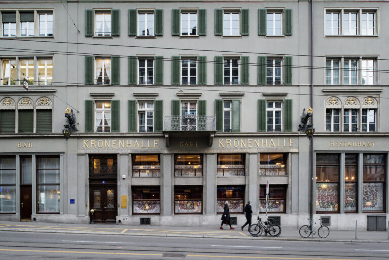 Restaurant Kronenhalle on Raemistrasse street in Zurich, Switzerland, pictured on April 11, 2013. (KEYSTONE/Christian Beutler)

Das Restaurant Kronenhalle an der Raemistrasse in Zuerich, aufgenommen am 11. April 2013. (KEYSTONE/Christian Beutler)