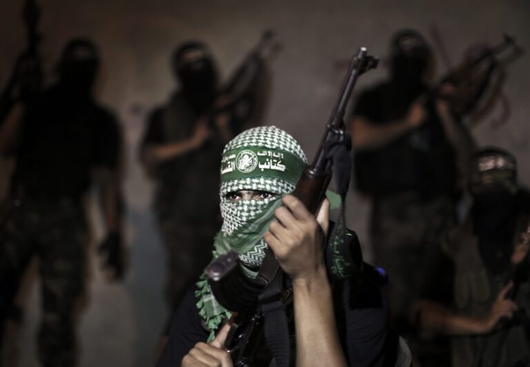 epa03851306 Palestinian militants, members of the Ezz Al-Din Al Qassam Brigades, the military wing of Hamas, participating in a march along the streets of the Gaza Strip, 04 September 2013. EPA/ALI ALI