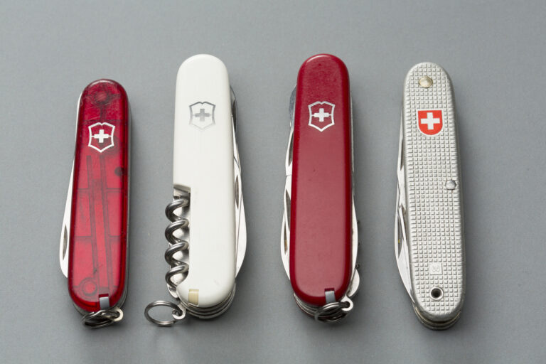 Verschiedene Schweizer Messer von Victorinox, aufgenommen am 21. Januar 2014, in Zuerich. (KEYSTONE/Gaetan Bally)

A variety of Swiss army knives by Victorinox, pictured January 21, 2014 in Zuerich, Switzerland. (KEYSTONE/Gaetan Bally)