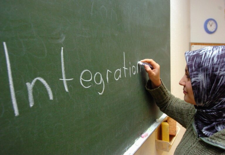 A woman from Turkey writes the German word 'Integration' (integration) on a blackboard in a classroom at the intercultural women's centre in Hamburg-Wilhelmsburg, Germany, Thursday 25 November 2004. 7.3 million foreigners are living in Germany, which is 9 per cent of the population. From 01 January 2005 a new immigration law will take effect in Germany, defining clearer rules for migrants. EPA/Patrick Lux