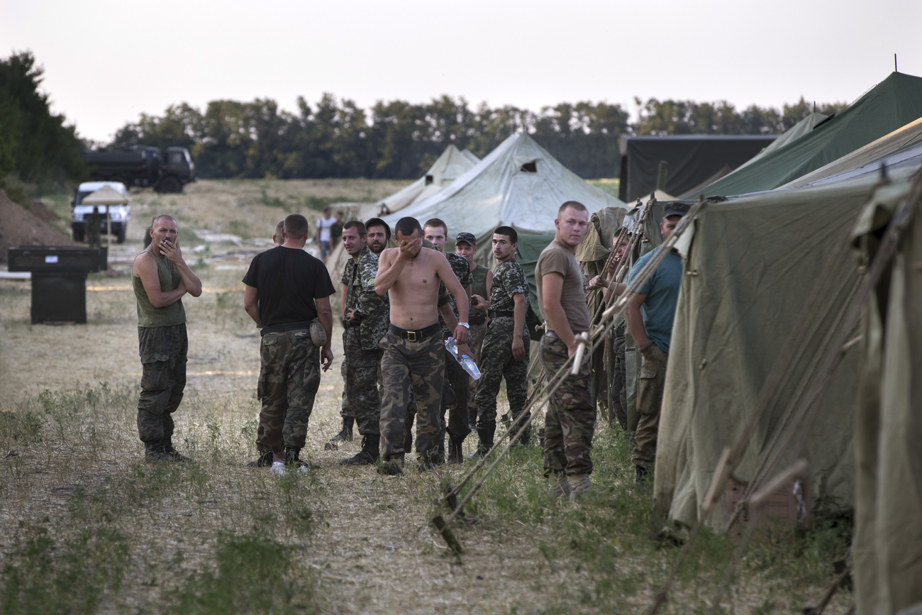 Украинцы отступают. Военный лагерь. Военный палаточный лагерь. Военные лагеря на Украине РФ. Украинские солдаты в России.