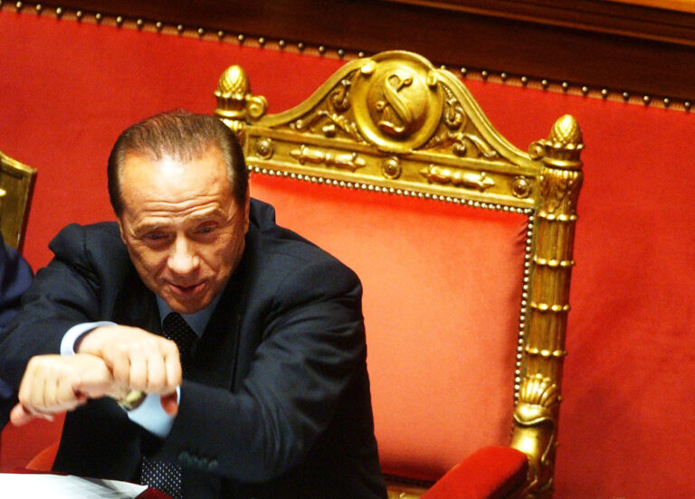 Berlusconi war zu nett: Italiens gerngehasster früherer Ministerpräsident sah sich aus dem Senat gedrängt. Die Häme war gross. Wie aber war der Politiker Silvio Berlusconi sachlich einzuschätzen? Welches Erbe hinterlässt er? Eine Bilanz von Tito Tettamanti