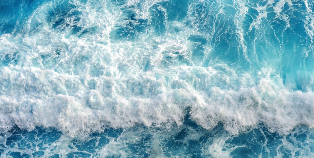 Wellentäler und Wellenkämme: Ich wünschte, ich wäre jetzt am Meer und könnte den Wellen zuschauen