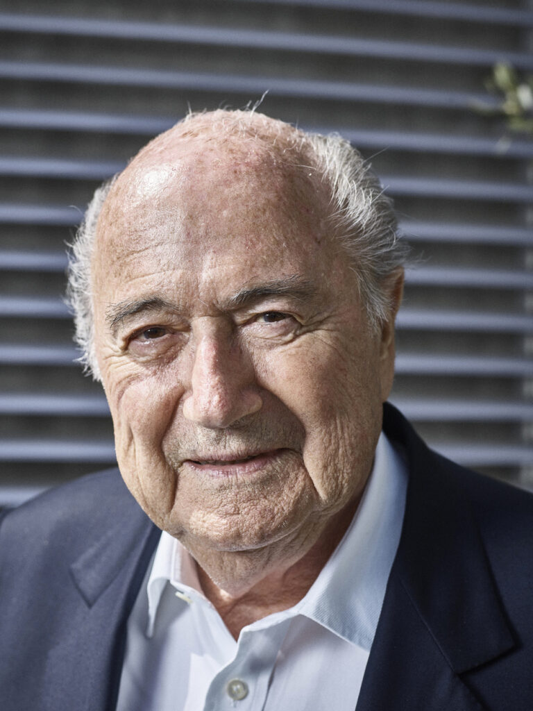 Giftpfeile auf Sepp Blatter. Der frühere Fifa-Präsident wehrt sich vehement gegen Unterstellungen bezüglich «sexueller Geschenke»