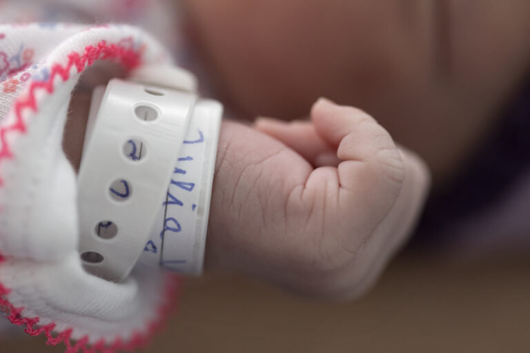 A newborn infant's hand with a name tag which says Julia, pictured at the maternity unit of the Triemli Hospital in Zurich, Switzerland, on September 27, 2016. Julia was delivered by cesarean section because she was facing the wrong way for a vaginal delivery. (KEYSTONE/Gaetan Bally)