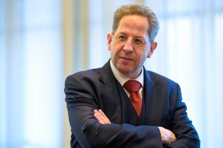 epa05653127 Hans-Georg Maassen, head of the German Federal Office for the Protection of the Constitution (Bundesamt fuer Verfassungsschutz), waits prior to the start of the autumn conference of interior ministers and interior senators at the convention hall in Saarbruecken, Germany, 30 November 2016. Media reports on 30 November 2016 state that an employee of the German intelligence agency has been arrested after making Islamist statements and sharing agency material. EPA/OLIVER DIETZE