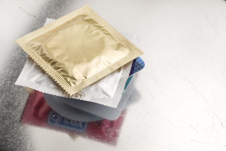 Packaged condoms, photographed on February 1, 2017. (KEYSTONE/Christian Beutler)

Verpackte Kondome, aufgenommen am 1. Februar 2017. (KEYSTONE/Christian Beutler)