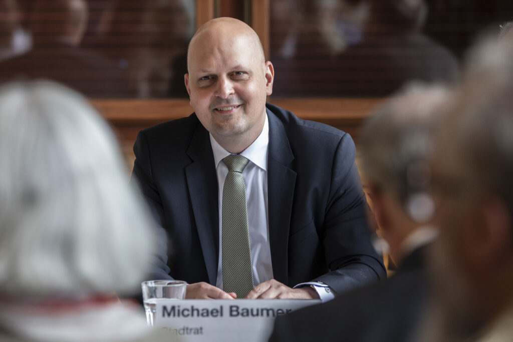 Knackpunkt Kern-Energie: Der Zürcher FDP-Stadtrat Michael Baumer knickt vor der linken Übermacht ein und fällt der eigenen Parteileitung in den Rücken