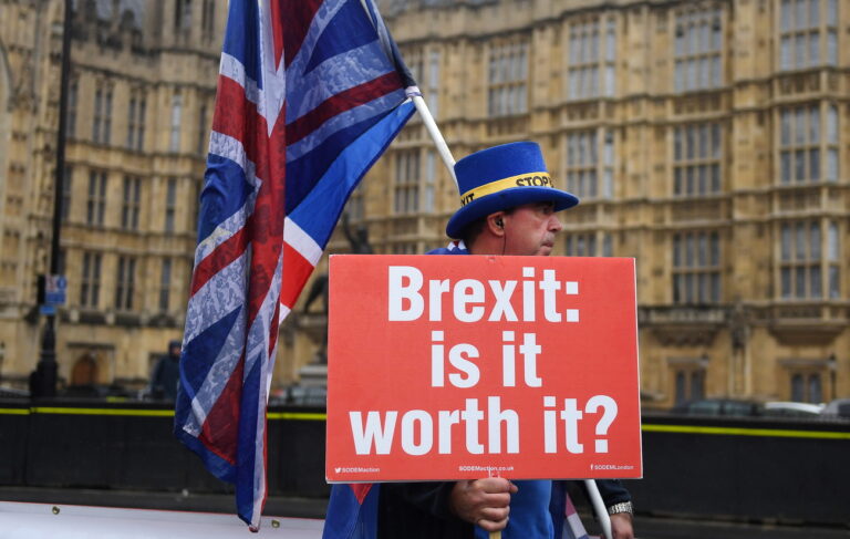 epa07099925 Anti Brexit campaigners protest outside the Houses of Parliament in central London, Britain, 17 October 2018. British Prime Theresa May is set to meet EU leaders later in the day in Brussels to discuss a possible Brexit deal. EPA/ANDY RAIN