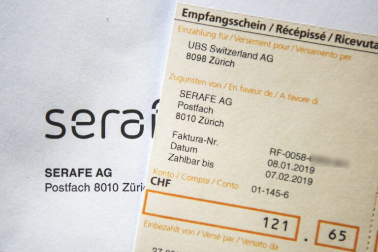 An invoice by radio and television licencing company Serafe, captured in Zurich, Switzerland, on January 17, 2019. (KEYSTONE/Christian Beutler)

Eine Rechnung der Empfangsgebuehren der Schweizerischen Erhebungsstelle fuer Radio- und Fernsehempfangsgebuehren Serafe, aufgenommen am 17. Januar 2019 in Zuerich. (KEYSTONE/Christian Beutler)