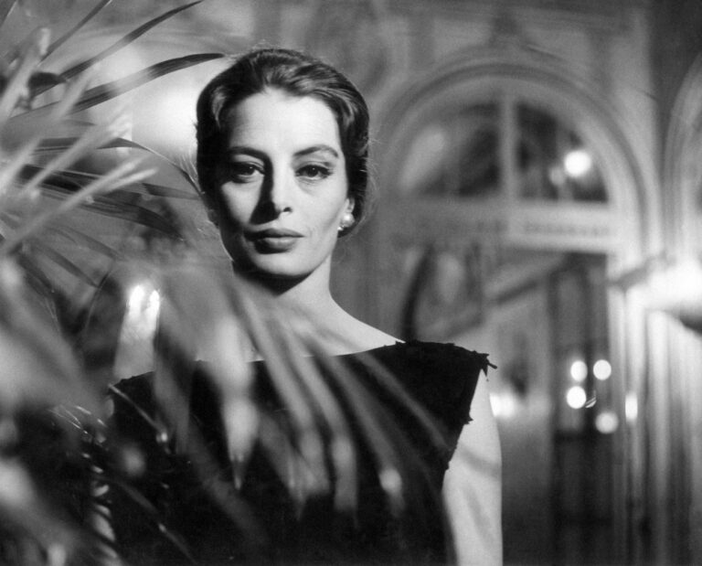 French actress Capucine (Germaine Lefebvre) posing. Capucine is in Rome to shoot a film. Rome, 1962 (KEYSTONE/Mondadori Portfolio/Marisa Rastellini)