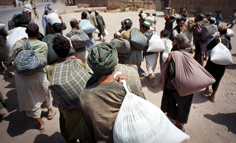 Pakistan weist 1,7 Millionen Afghanen aus: Wer sich illegal im Land aufhält, muss gehen. Das Land reagiert damit auf die steigende Zahl von Terroranschlägen