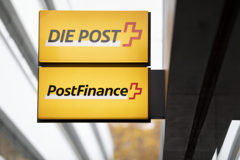 Das Logo der Schweizerischen Post und der PostFinance, aufgenommen am 7. November 2018 in Bern. (KEYSTONE/Gaetan Bally)