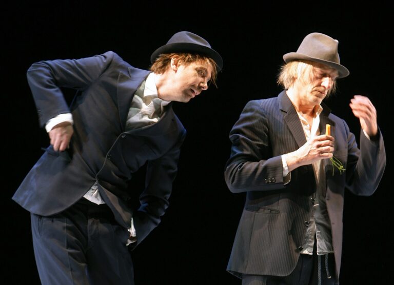 Ernst Stoetzner, rechts, als Estragon und Michael Maertens, links, als Wladimir, links, waehrend er Probe Samuel Becketts 