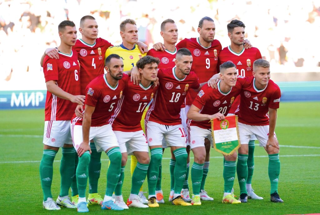 Sie wollen doch nur Fussball spielen: Ungarns Nationalteam ist dem Fussball-Establishment ein Dorn im Auge. Es entzieht sich den zeitgeistigen Antirassismus-Ritualen und trumpft erst noch gross auf