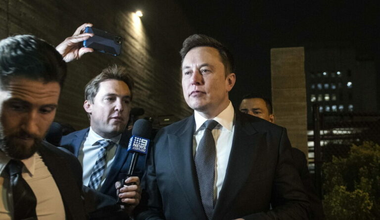 epa08042645 Tesla and SpaceX CEO Elon Musk (R) leaves after the first day of a trial against British diver Vernon Unsworth at the United States Courthouse in Los Angeles, California, USA, 03 December 2019. Unsworth has taken Musk to court on the grounds of defamation after Musk accused him of being a pedophile during the rescue of 13 people from a flooded Thai cave in July 2018. EPA/CHRISTIAN MONTERROSA