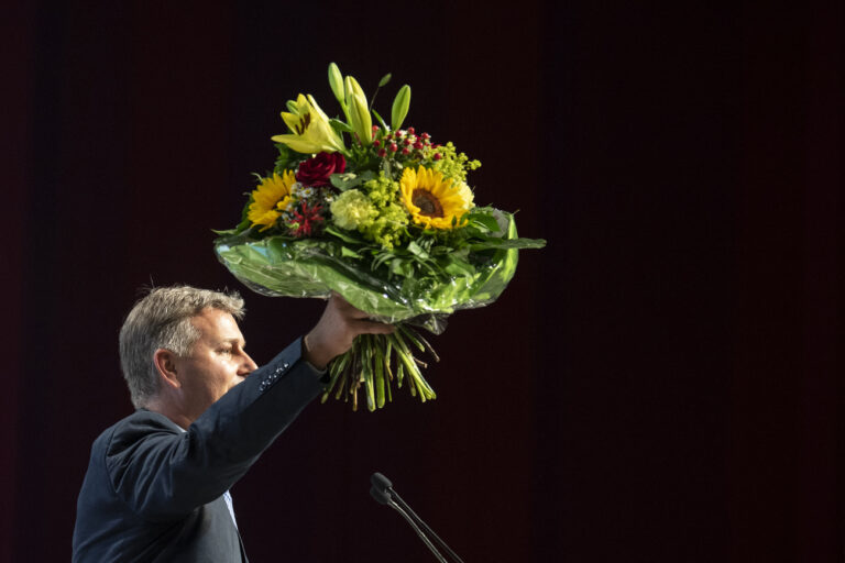 Der neue Parteipraesident Marco Chiesa spricht an der Delegiertenversammlung der SVP Schweiz am Samtag, 22. August 2020 in Brugg Windisch. (KEYSTONE/Ennio Leanza)