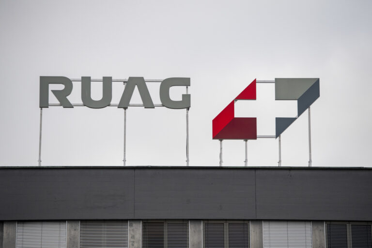 Das Logo der Ruag Holding AG am Sitz in Emmen im Kanton Luzern am Mittwoch, 30. September 2020 in Emmen. (KEYSTONE/Urs Flueeler)