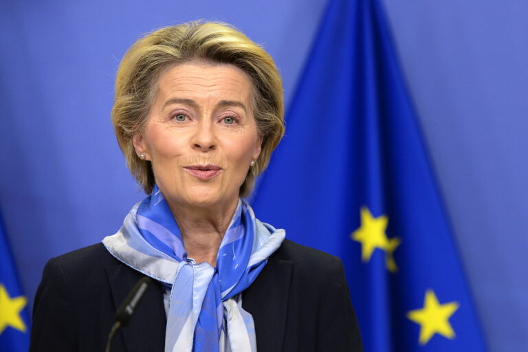 epa08898423 epa08898379 European Commission President Ursula von der Leyen gives a statement after the European Medicines Agency (EMA) gave the green light to European countries to start COVID-19 vaccinations in the coming days, following regulatory approval for the use of a shot jointly developed by US company Pfizer and its German partner BioNTech, in Brussels, Belgium, 21 December 2020. EPA/JOHANNA GERON / POOL EPA-EFE/JOHANNA GERON / POOL