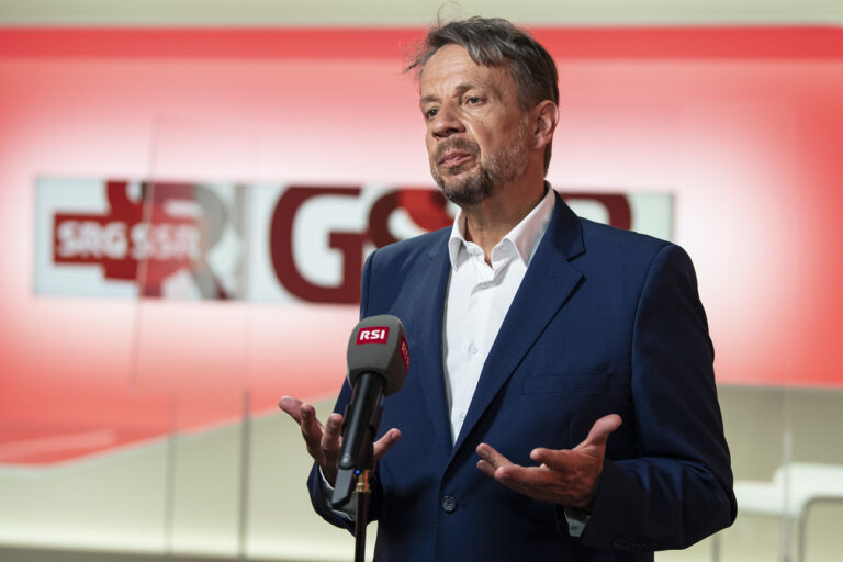 Gilles Marchand, Generaldirektor SRG spricht an einer Medienkonferenz, am Freitag, 16. April 2021, in Bern. Die Leitung der SRG nimmt Stellung zu Belaestigungsvorwuerfen vom November 2020. (KEYSTONE/Peter Schneider)