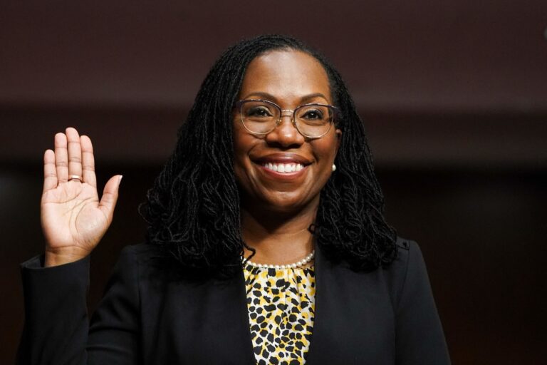 Ketanji Brown Jackson, nominated to be a US Circuit Judge for the District of Columbia Circuit, is sworn in to testify before a Senate Judiciary Committee hearing on pending judicial nominations on Capitol Hill in Washington,DC on April 28, 2021. (Photo by KEVIN LAMARQUE / POOL / AFP) (KEYSTONE/POOL/KEVIN LAMARQUE)