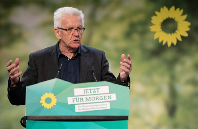 08.05.2021, Baden-Württemberg, Stuttgart: Winfried Kretschmann (Bündnis 90/Die Grünen), Ministerpräsident von Baden-Württemberg, spricht auf dem Online-Parteitag von Bündnis 90/Die Grünen Baden-Württemberg. Es soll über den Koalitionsvertrag von Grünen und CDU debattiert und abgestimmt werden. Foto: Marijan Murat/dpa +++ dpa-Bildfunk +++ (KEYSTONE/DPA/Marijan Murat)