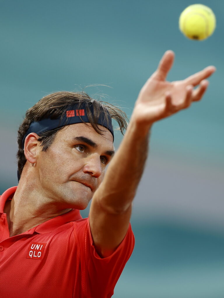 epa09250087 Roger Federer of Switzerland in action against Dominik Koepfer of Germany during their third round match at the French Open tennis tournament at Roland Garros in Paris, France, 05 June 2021. EPA/IAN LANGSDON