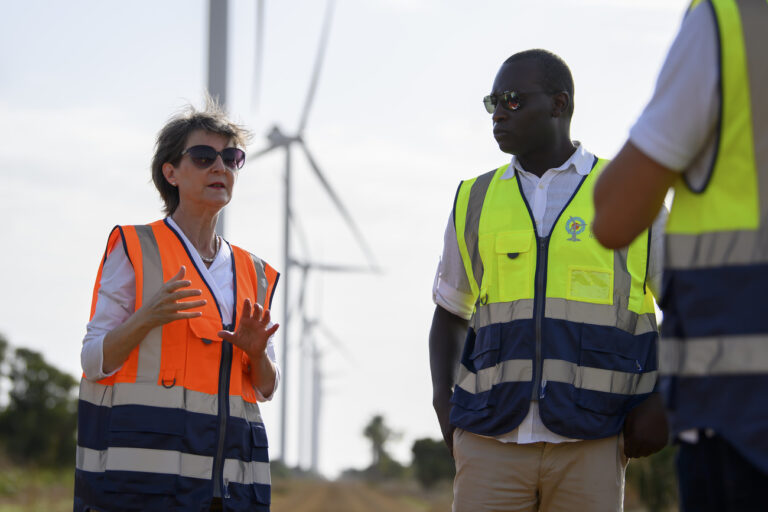 Swiss Federal Councillor Simonetta Sommaruga, left, speaks with Massaer Cisse, former General Director of the Taiba N?Diaye wind farm, right, during a visit of the Lekela wind farm of Taiba N'diaye, during a working visit of a Swiss delegation, at Taiba N'diaye, Senegal, on Tuesday, July 6, 2021. (KEYSTONE/Anthony Anex)