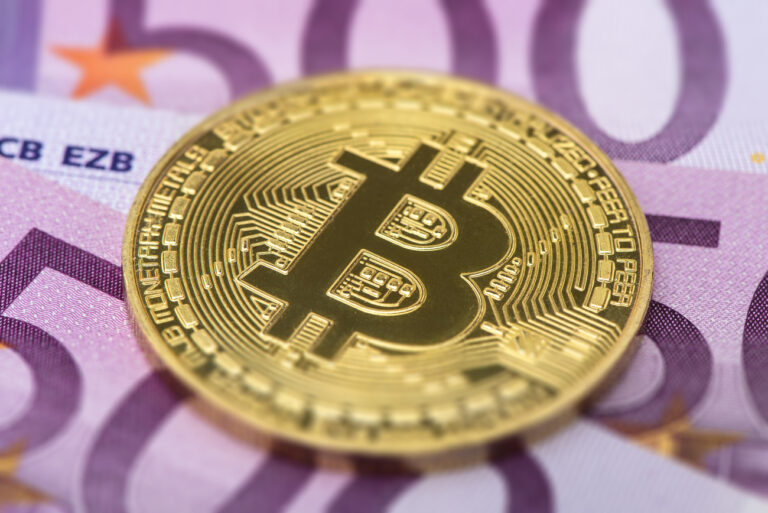 Bitcoin Muenze als digitale Waehrung Bitcoin coin as a digital currency (KEYSTONE/mauritius images/WOLFGANG FILSER)