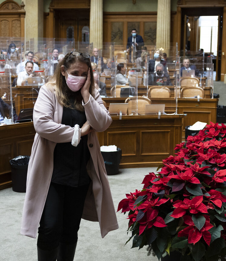 Jacqueline Badran, SP-ZH, waehrend einer Rede von Bundesrat Ueli Maurer (nicht im Bild), waehrend der Debatte um das Kollektivanlagengesetz, waehrend der Wintersession der Eidgenoessischen Raete, am Donnerstag, 9. Dezember 2021, im Nationalrat in Bern. (KEYSTONE/Peter Klaunzer)