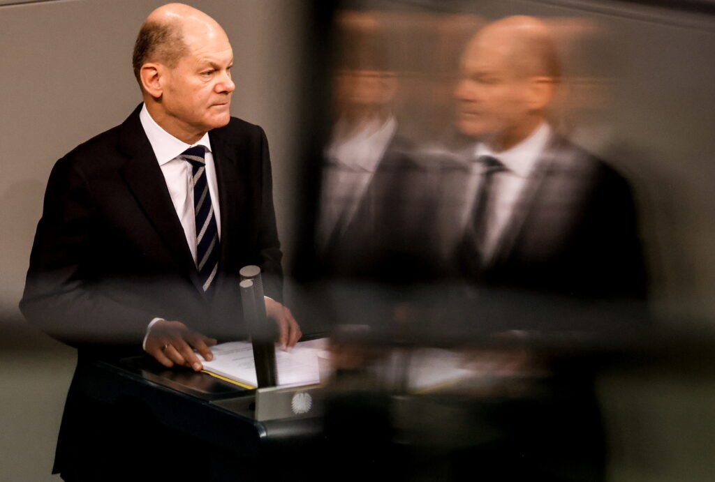 epa09642583 German Chancellor Olaf Scholz gives a government declaration during a session of the German Bundestag in Berlin, Germany, 15 December 2021. EPA/FILIP SINGER