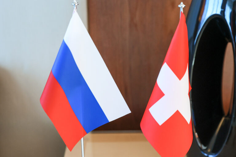 GENEVA, SWITZERLAND - JANUARY 21, 2022: The flags of Russia and Switzerland are seen at a meeting of Russia's Foreign Minister Sergei Lavrov and Switzerland's President and head of the Federal Department of Foreign Affairs (FDFA) Ignazio Cassis on security issues at the Hotel President Wilson. Russian Foreign Ministry/TASS (KEYSTONE/TASS/Russian Foreign Ministry)