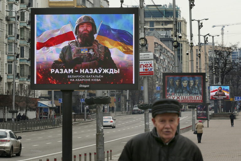 epa09860736 A billaboard in the city center about the Belarusian battalion that becames part of the Armed Forces of Ukraine with the sentence: 'Toghether forever - Defending Kyiv' in Kyiv, Ukraine, 30 March 2022. Russian troops entered Ukraine on 24 February resulting in fighting and destruction in the country, and triggering a series of severe economic sanctions on Russia by Western countries. (KEYSTONE/EPA/NUNO VEIGA)