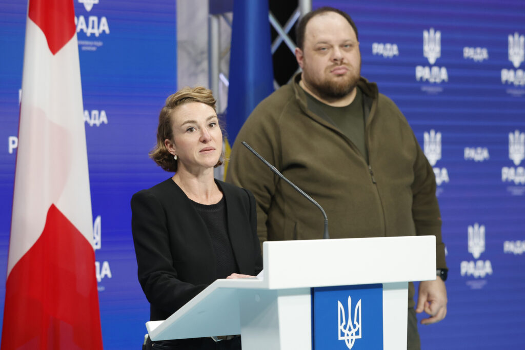 Irene Kaelin, President of the Swiss National Assembly, speaks beside Ruslan Stefanchuk, President of the Ukrainian Parliament, during a press conference in the parliament building in Kiev, Ukraine, Wednesday, April 27, 2022. (KEYSTONE/Peter Klaunzer)