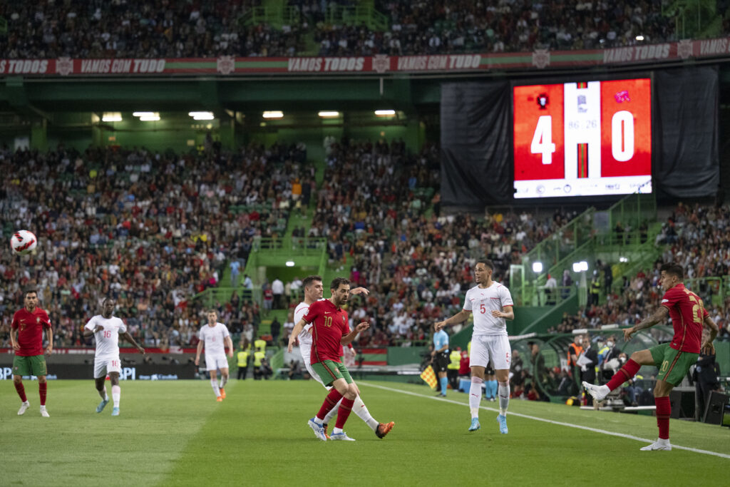 0:4 in Portugal: Die Schweizer Fussball-Nationalmannschaft lässt sich in Lissabon vorführen. Trainer Murat Yakin hat ein Problem