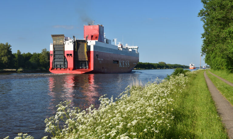 Schiffe im Nord-Ostsee-Kanal (KEYSTONE/CHROMORANGE/Dieter Moebus)