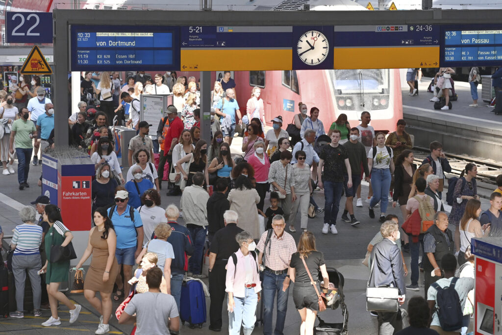 Nine Euro Ticket-The train chaos is only getting worse. (KEYSTONE/DPA/Frank Hoermann / SVEN SIMON)