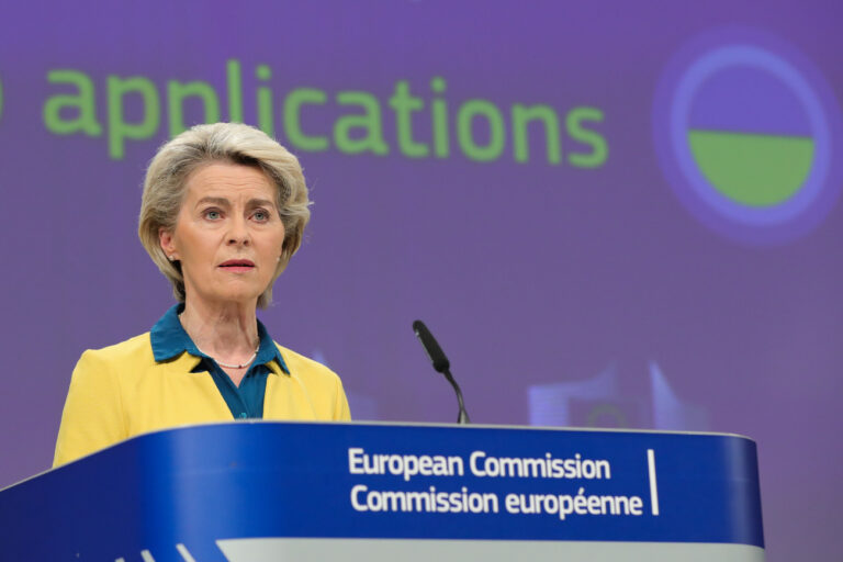(220618) -- BRUSSELS, June 18, 2022 (Xinhua) -- European Commission President Ursula von der Leyen attends a press conference in Brussels, Belgium, June 17, 2022.. The European Commission recommended that Ukraine and Moldova should be granted candidate status for accession to the European Union (EU), said its president Ursula von der Leyen on Friday. (Xinhua/Zheng Huansong) (KEYSTONE/XINHUA/Zheng Huansong)