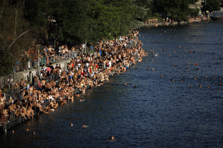 People take a bath in the river Limmat at Letten, as a heat wave reaches the country, in Zurich, Switzerland on Saturday, June 18, 2022. (KEYSTONE/Michael Buholzer)