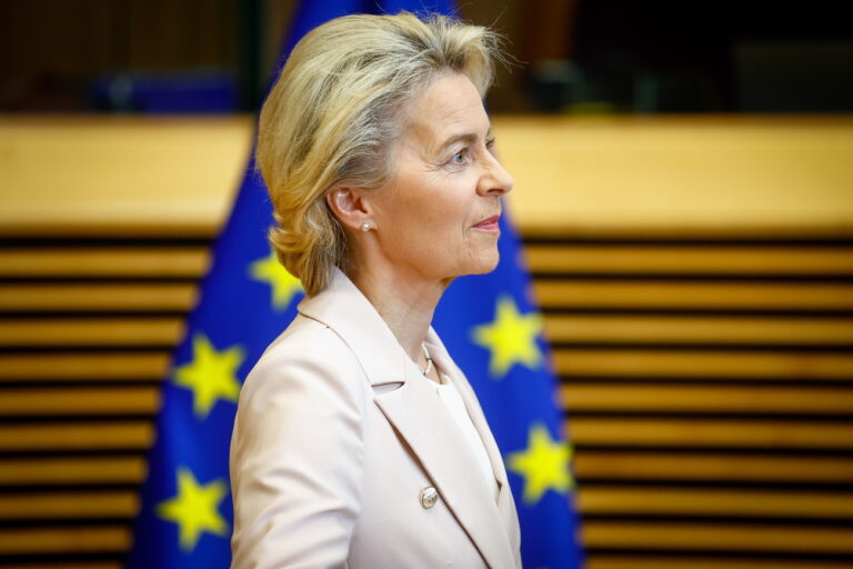 epa10081258 President of the European Commission Ursula von der Leyen attends the weekly college meeting at the European Commission in Brussels, Belgium, 20 July 2022. EPA/STEPHANIE LECOCQ