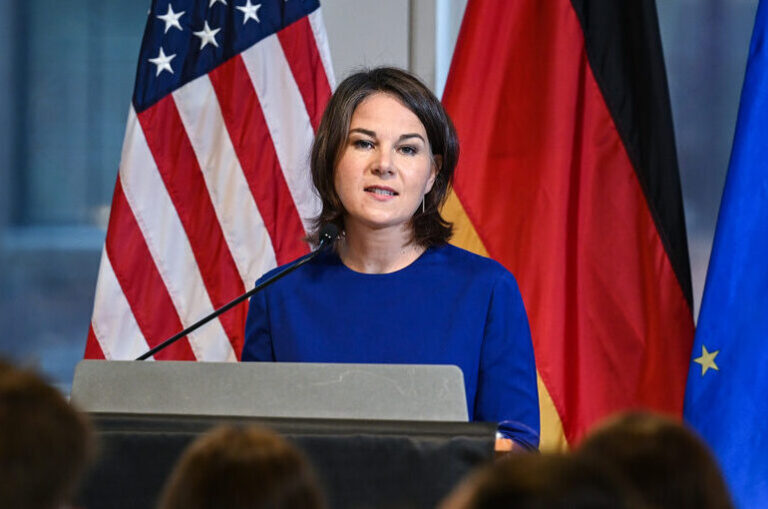 02 August 2022, US, New York: Annalena Baerbock (Bündnis 90/Die Grünen), Federal Minister of Foreign Affairs, speaks on the topic of transatlantic relations to students of the Theresa Lang Community and the Student Center of the university 