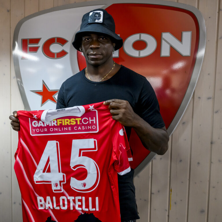 Mario Balotelli of Italy new FC Sion soccer player, poses with a jersey during a press conference at the Stade de Tourbillon stadium, in Sion, Switzerland, Thursday, September 1, 2022. (KEYSTONE/Jean-Christophe Bott)