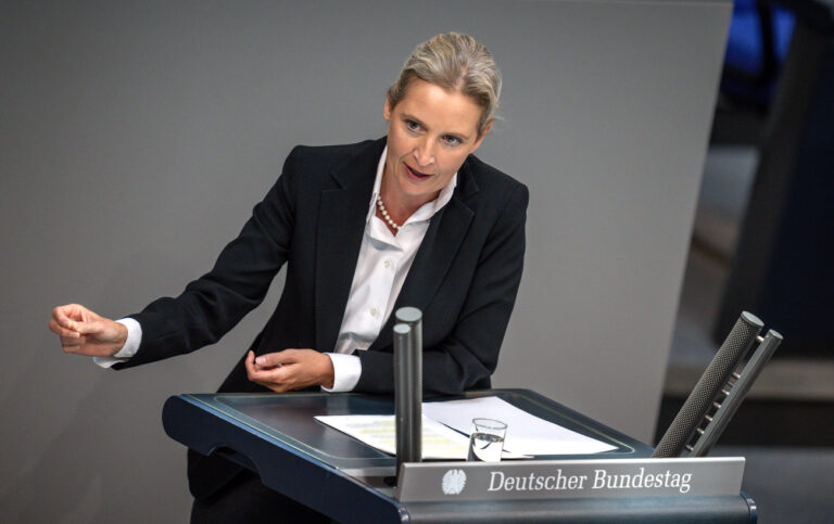 07.09.2022, Berlin: Alice Weidel, Fraktionsvorsitzende der AfD, spricht in der Generaldebatte zum Haushalt im Bundestag. Foto: Michael Kappeler/dpa - ACHTUNG: Unterlagen gepixelt +++ dpa-Bildfunk +++ (KEYSTONE/DPA/Michael Kappeler)