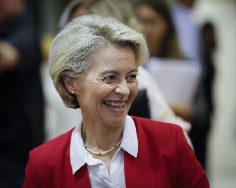 epa10169287 European Commission President Ursula von der Leyen arrives at the Conference of Presidents at the European Parliament in Brussels, Belgium, 08 September 2022. Von Der Leyen will present the highlights of her upcoming State of the Union speech, scheduled for 14 September in Strasbourg, France. EPA/OLIVIER HOSLET
