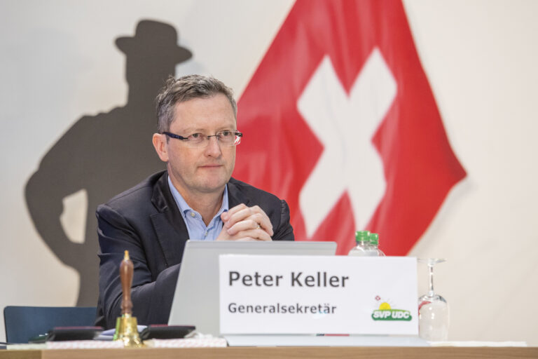 Der SVP Generalsekretaer Peter Keller anlaesslich der Delegiertenversammlung der SVP Schweiz vom Samstag, 22. Oktober 2022 im Schulhaus Staffeln in Luzern. (KEYSTONE/Urs Flueeler).