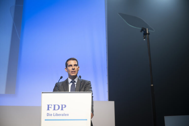 Thierry Burkart, Parteipraesident FDP, spricht an die Delegiertenversammlung und der Tag der FDP Die Liberalen Schweiz, am Samstag, 22. Oktober 2022 in Burgdorf. (KEYSTONE/Anthony Anex)