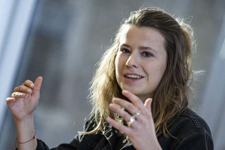 16.01.2023, Berlin: Luisa Neubauer, Klimaschutzaktivistin, spricht bei einem Pressegespräch in der Bundespressekonferenz. Foto: Fabian Sommer/dpa +++ dpa-Bildfunk +++ (KEYSTONE/DPA/Fabian Sommer)